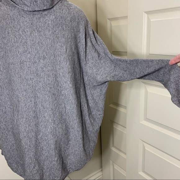 cyrus Grey Comfy Cozy Oversize Knit Sweater Bat's Wings Sleeves Cowlneck Sz S - Picture 6 of 11
